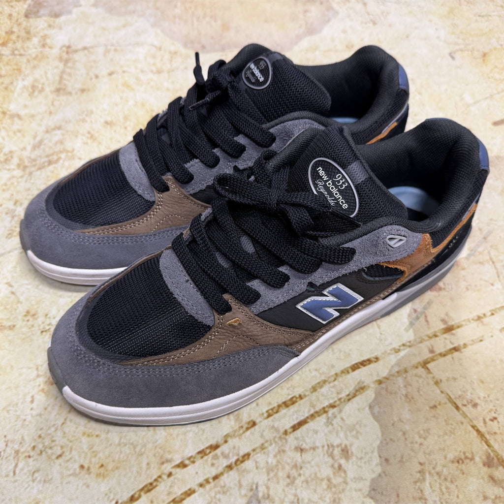 New Balance Numeric 933 Andrew Reynolds Signature Skateboard Shoes - Men's 12.5 D